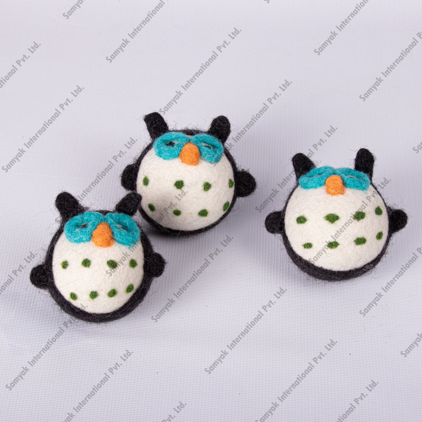 Felt Penguin Dryer Balls 3