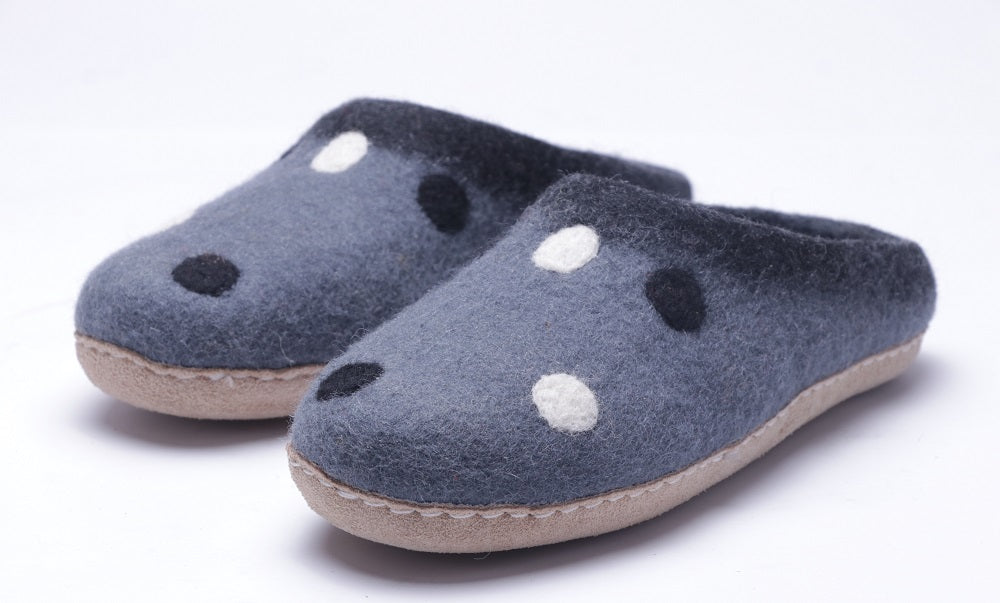 Blue black and white dotted felt slipper