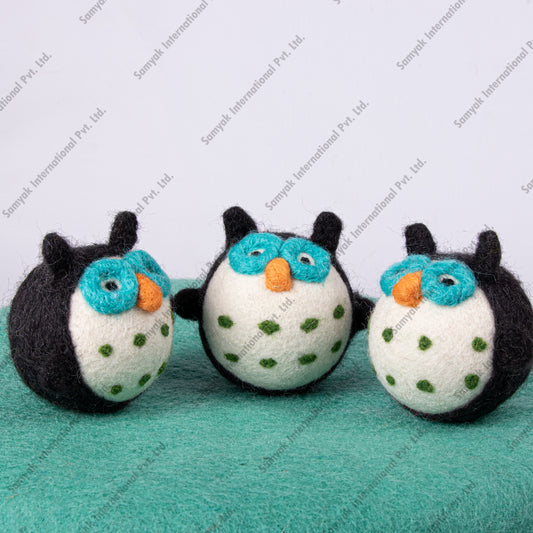 Felt Penguin Dryer Balls 3